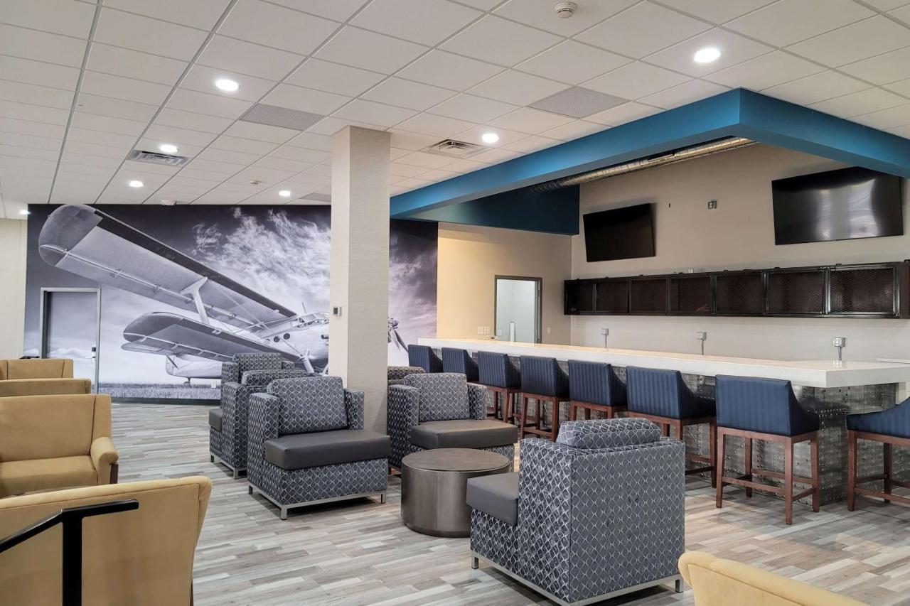 Wingate By Wyndham Wichita Airport Hotel Exterior photo