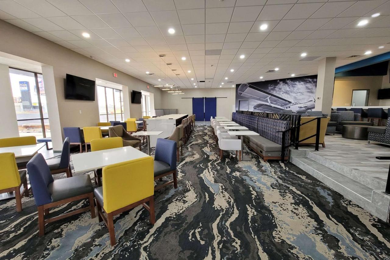 Wingate By Wyndham Wichita Airport Hotel Exterior photo