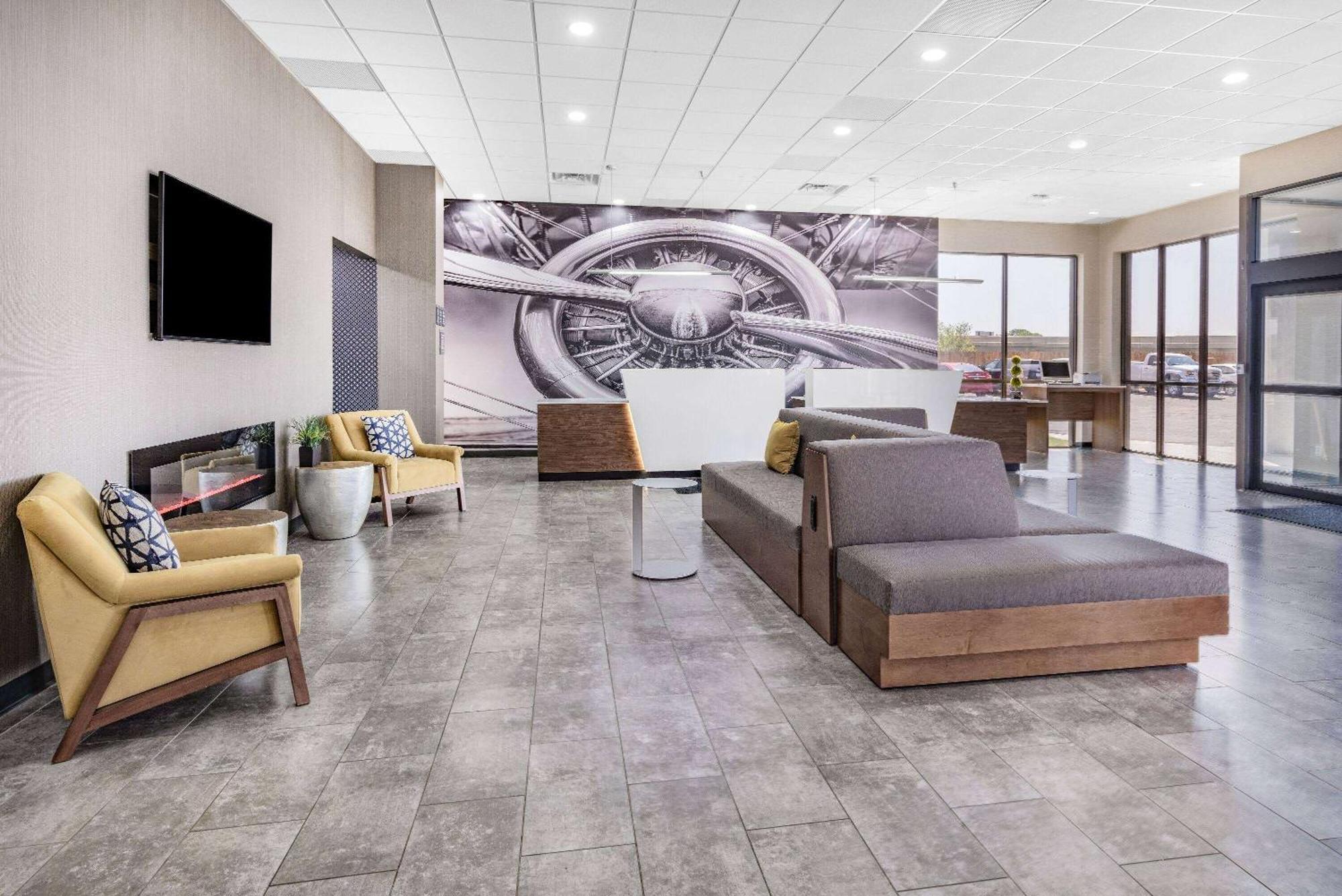 Wingate By Wyndham Wichita Airport Hotel Exterior photo
